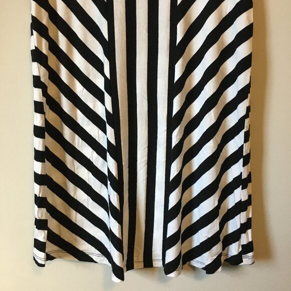 Cable & Gauge Burtonesque Striped A-line Tank Top - Picture 4 of 14